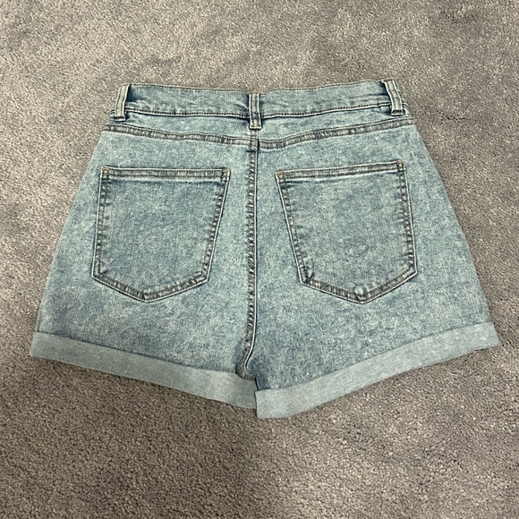 ardene light wash denim high rise shortie - Picture 2 of 3